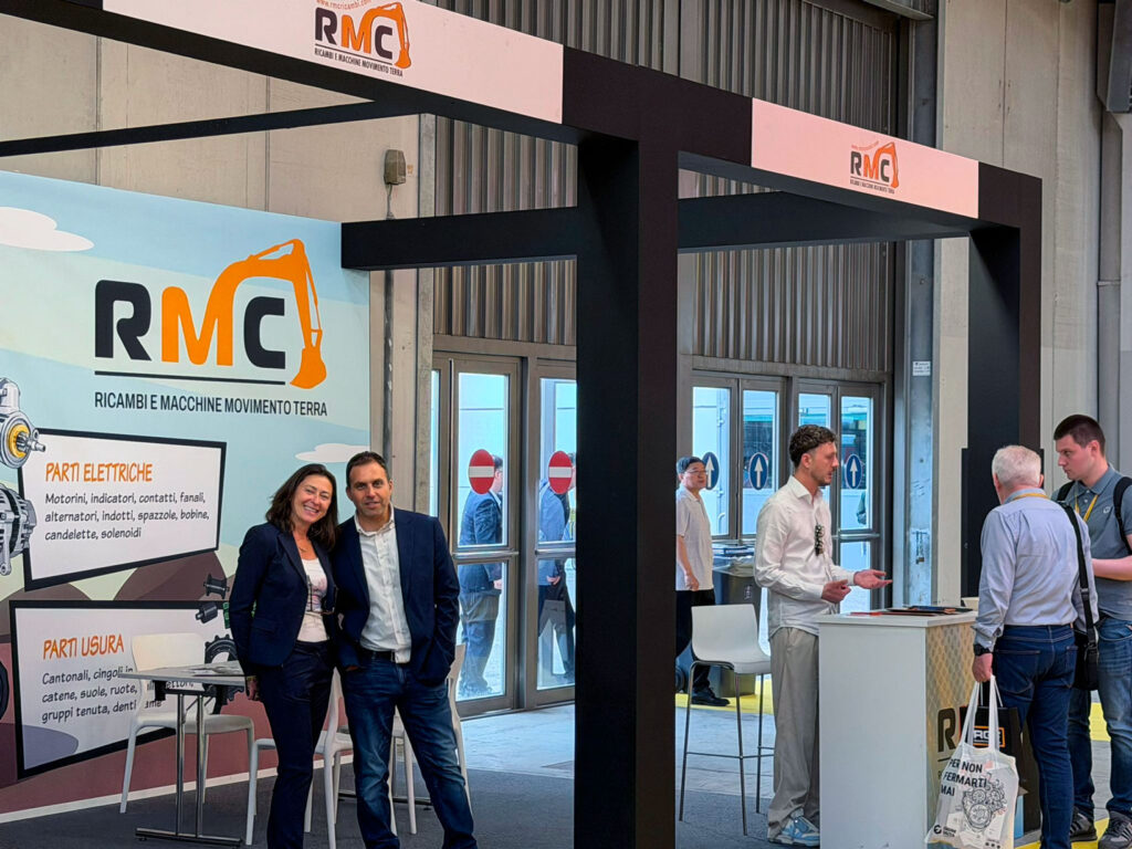 Personale RMC e visitatori allo stand durante il SaMoTer 2026 a Verona, tra incontri e momenti di confronto professionale.